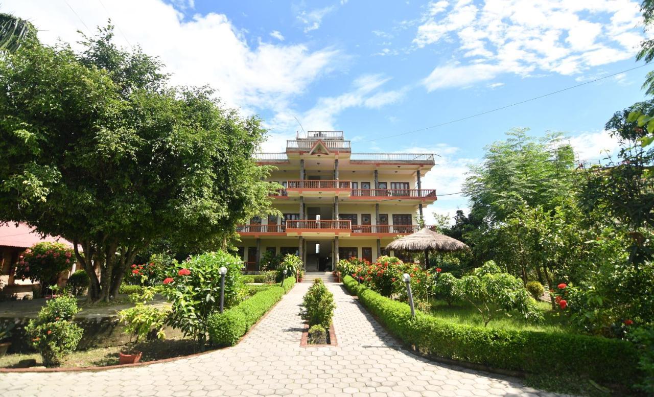 Eden Jungle Resort Sauraha Exterior photo