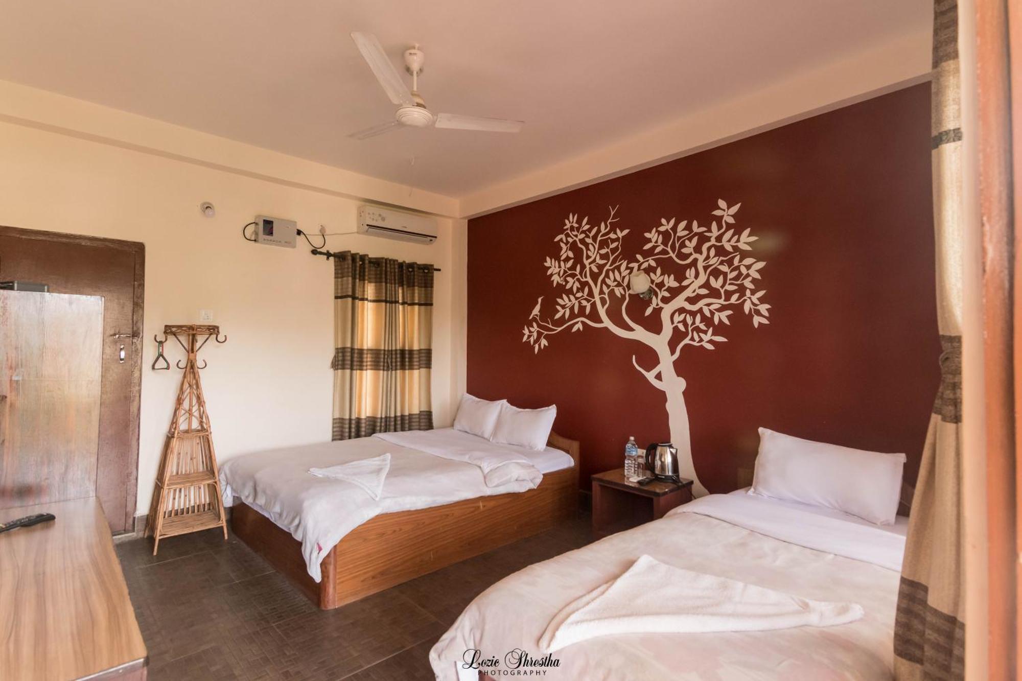 Eden Jungle Resort Sauraha Exterior photo