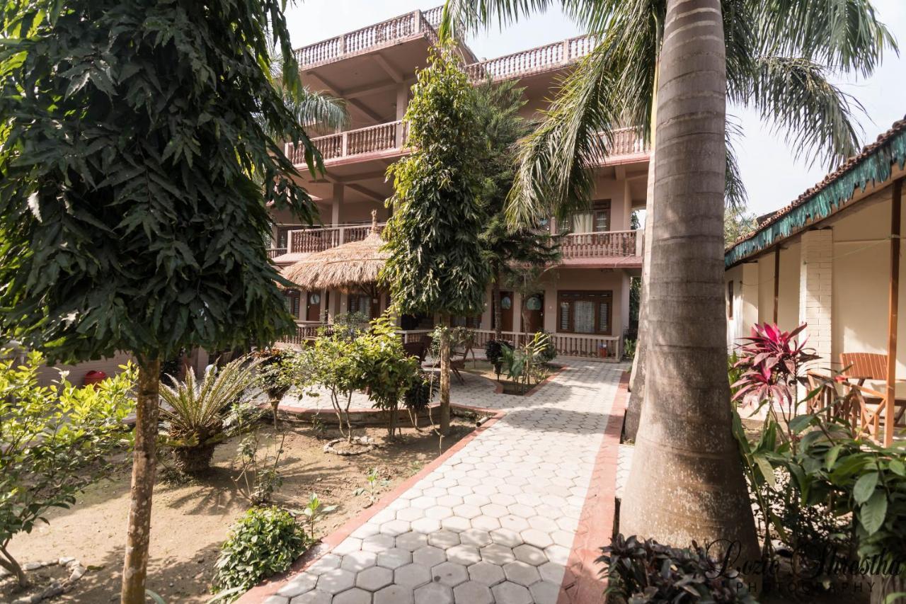 Eden Jungle Resort Sauraha Exterior photo